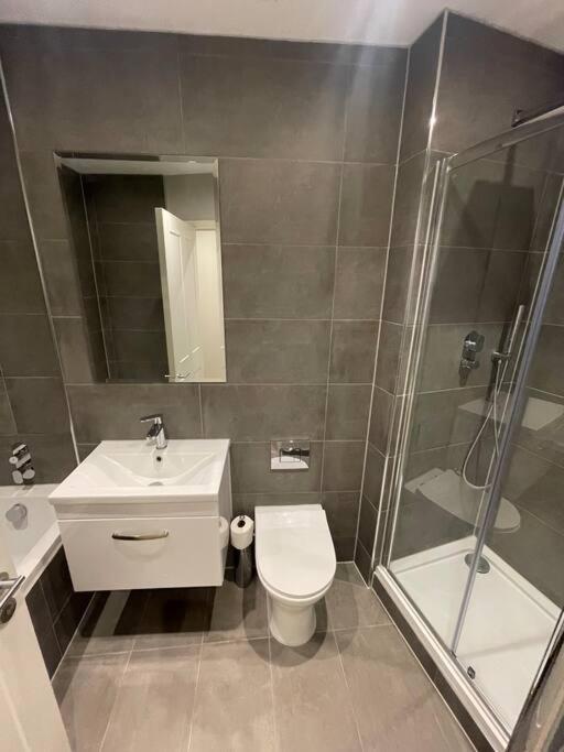 Apartamento Marvellous New Build 2 Bed Flat - 1 Ophelia Court Epsom Exterior foto
